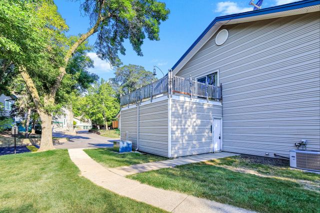 2700 Shenandoah Lane N, Plymouth, MN 55447