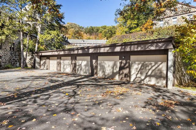 341 Furnace Dock Road 1, Cortlandt Manor, NY 10567