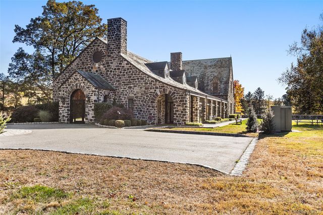 341 Furnace Dock Road 1, Cortlandt Manor, NY 10567