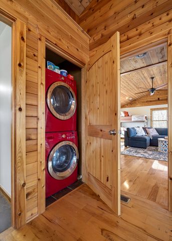 300 Crest Dr, Smithville, TN 37166