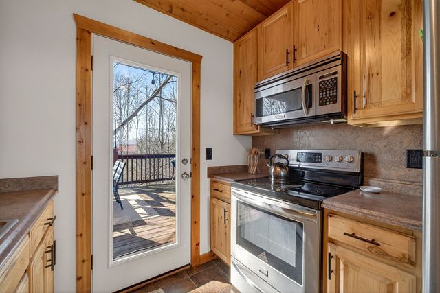 300 Crest Dr, Smithville, TN 37166