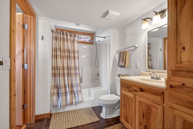 300 Crest Dr, Smithville, TN 37166