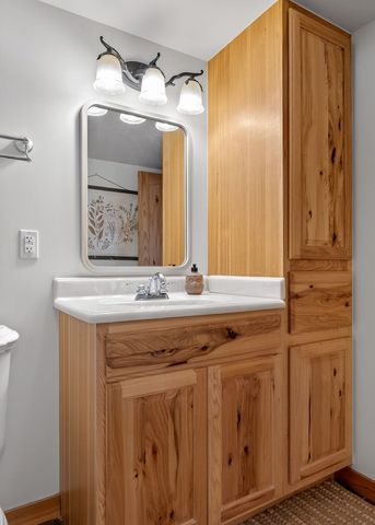 300 Crest Dr, Smithville, TN 37166