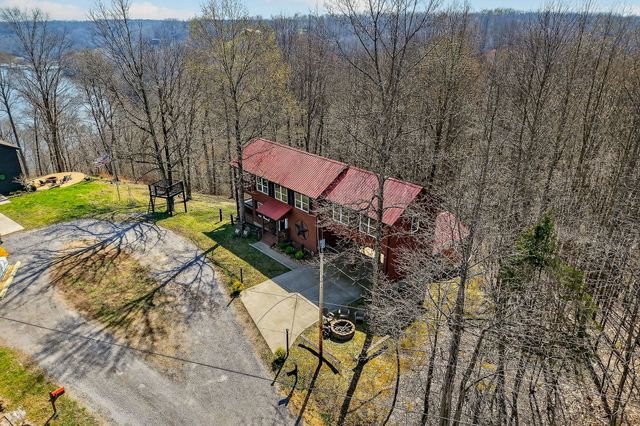 300 Crest Dr, Smithville, TN 37166