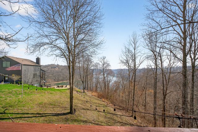 300 Crest Dr, Smithville, TN 37166