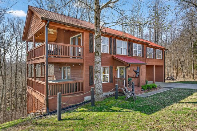 300 Crest Dr, Smithville, TN 37166