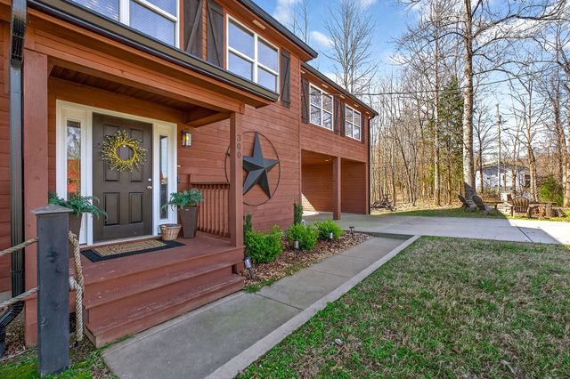 300 Crest Dr, Smithville, TN 37166