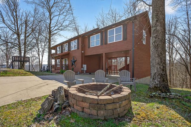 300 Crest Dr, Smithville, TN 37166