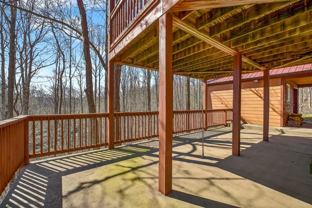 300 Crest Dr, Smithville, TN 37166