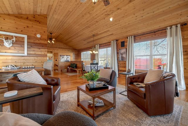 300 Crest Dr, Smithville, TN 37166