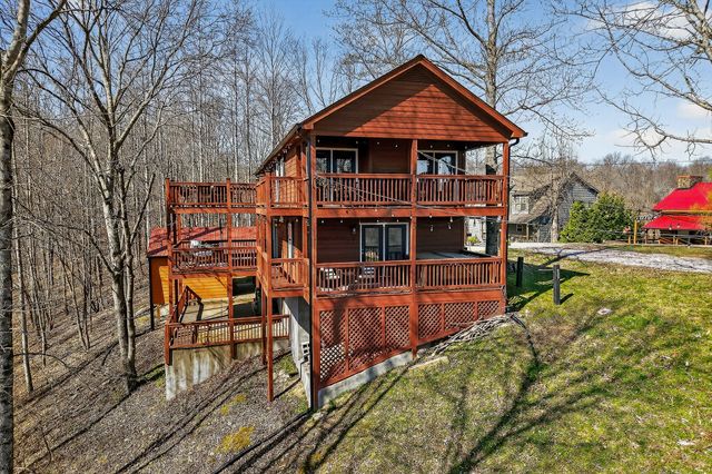300 Crest Dr, Smithville, TN 37166