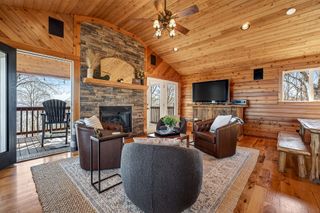 300 Crest Dr, Smithville, TN 37166