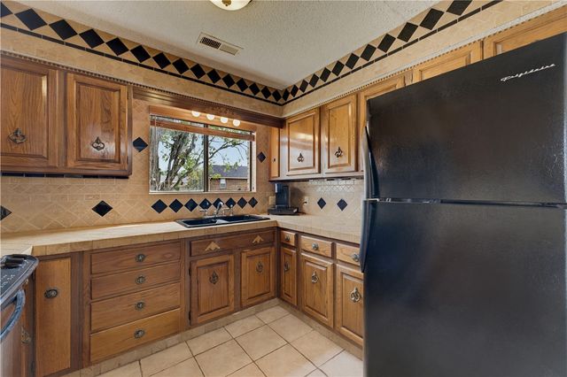712 S Riviera Drive, Rogers, AR 72758