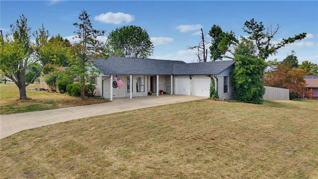 712 S Riviera Drive, Rogers, AR 72758