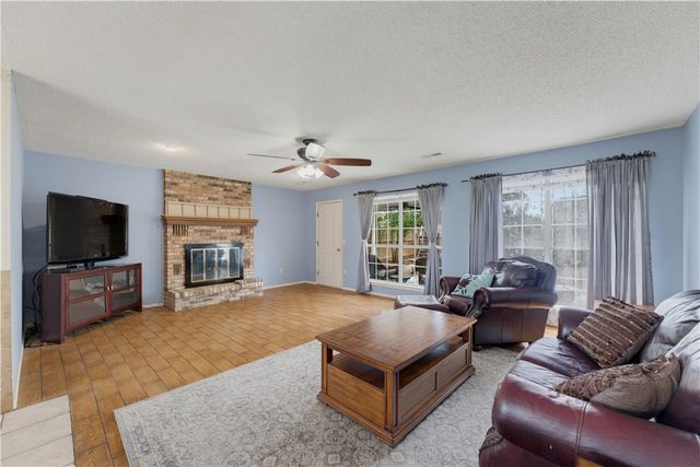 712 S Riviera Drive, Rogers, AR 72758