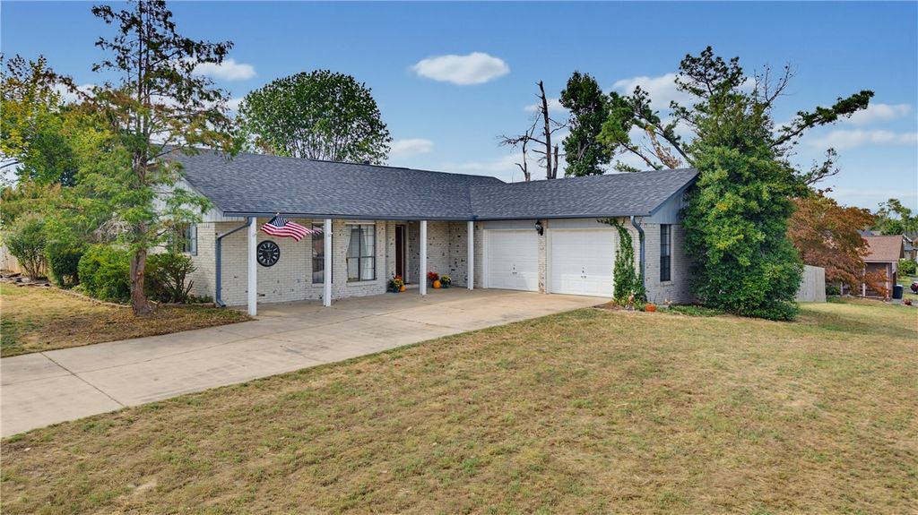 712 S Riviera Drive, Rogers, AR 72758