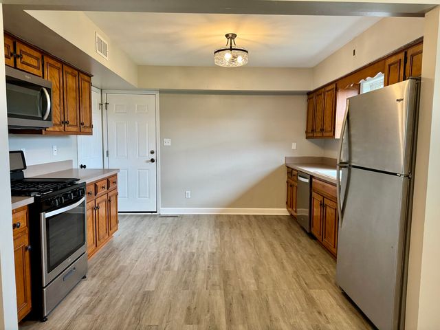 414 Bevan Drive E, Joliet, IL 60435