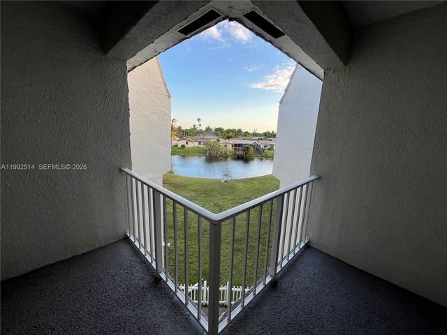 8135 Sunrise Lakes Blvd 308, Sunrise, FL 33322