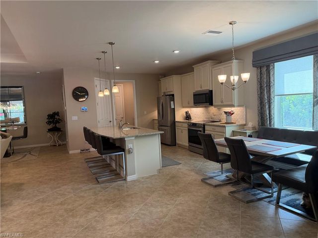 1807 SW 40th TER, Cape Coral, FL 33914