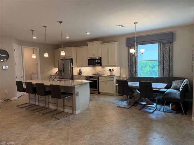 1807 SW 40th TER, Cape Coral, FL 33914