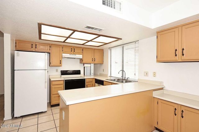 7827 W JENAN Drive, Peoria, AZ 85345