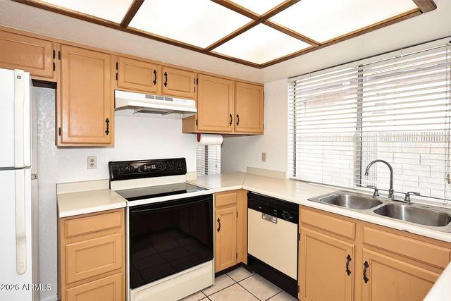 7827 W JENAN Drive, Peoria, AZ 85345