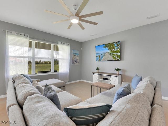 1426 SW Embers TER, Cape Coral, FL 33991