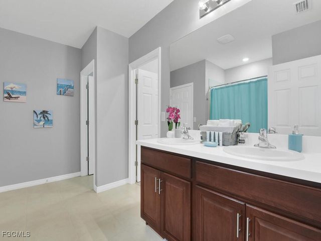 1426 SW Embers TER, Cape Coral, FL 33991