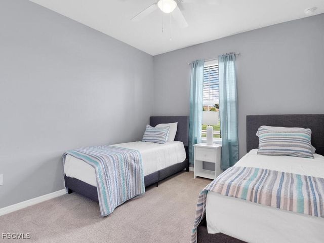 1426 SW Embers TER, Cape Coral, FL 33991