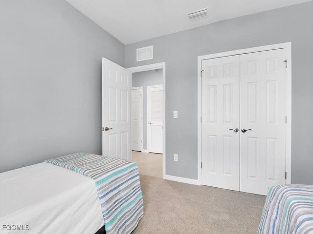 1426 SW Embers TER, Cape Coral, FL 33991