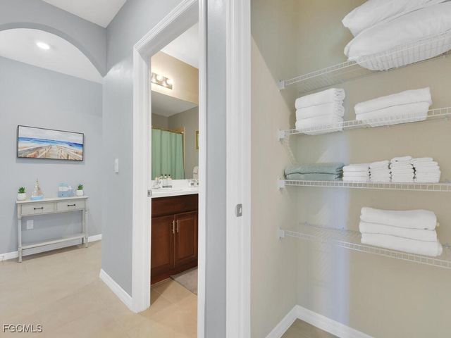 1426 SW Embers TER, Cape Coral, FL 33991