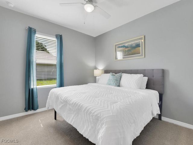 1426 SW Embers TER, Cape Coral, FL 33991