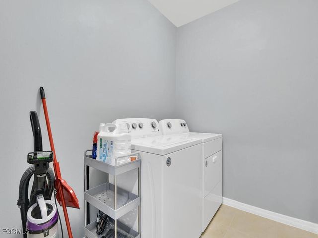 1426 SW Embers TER, Cape Coral, FL 33991