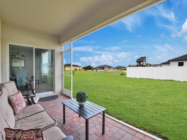 1426 SW Embers TER, Cape Coral, FL 33991