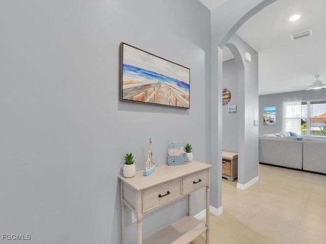 1426 SW Embers TER, Cape Coral, FL 33991