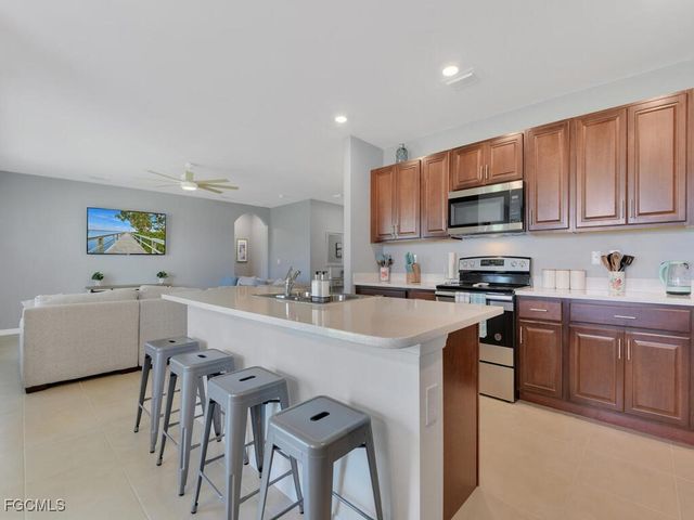 1426 SW Embers TER, Cape Coral, FL 33991