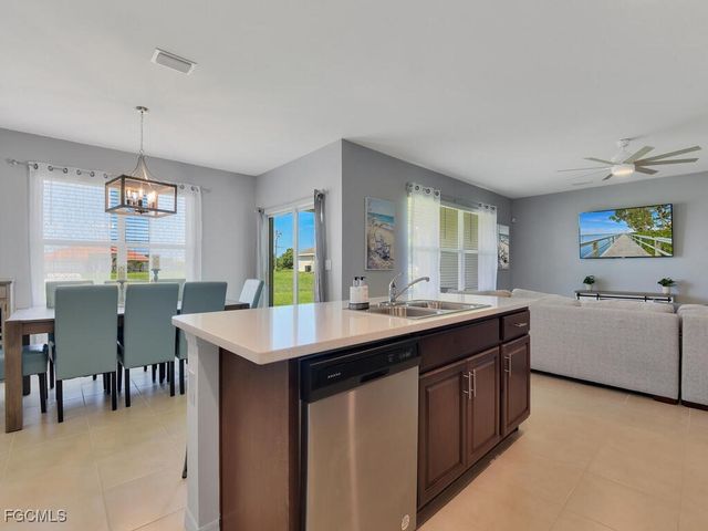 1426 SW Embers TER, Cape Coral, FL 33991