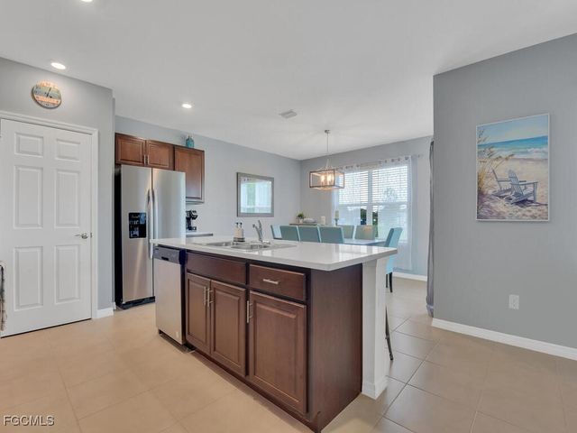 1426 SW Embers TER, Cape Coral, FL 33991