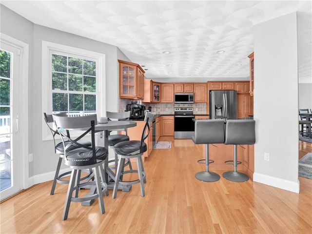 5 WEYMOUTH Lane, Coventry, RI 02816