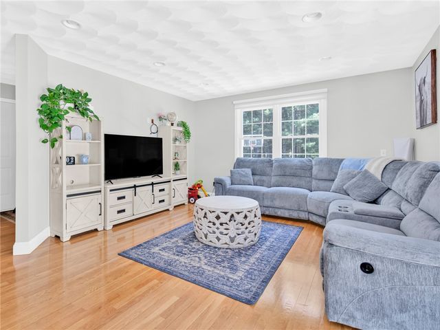 5 WEYMOUTH Lane, Coventry, RI 02816