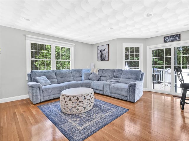 5 WEYMOUTH Lane, Coventry, RI 02816