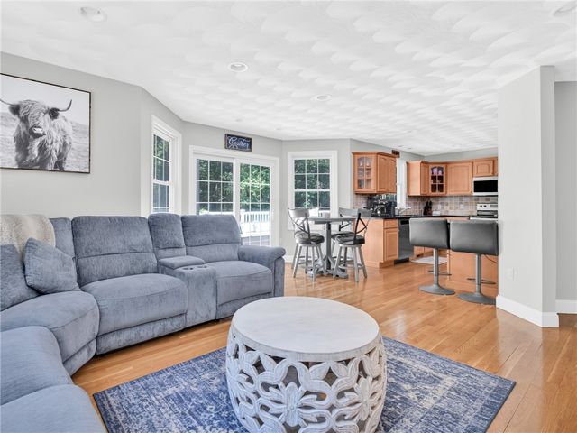 5 WEYMOUTH Lane, Coventry, RI 02816