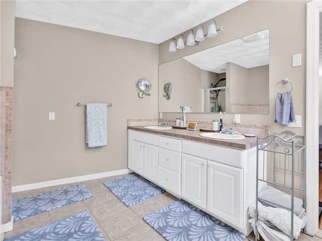 5 WEYMOUTH Lane, Coventry, RI 02816