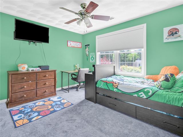 5 WEYMOUTH Lane, Coventry, RI 02816