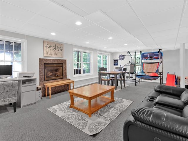 5 WEYMOUTH Lane, Coventry, RI 02816