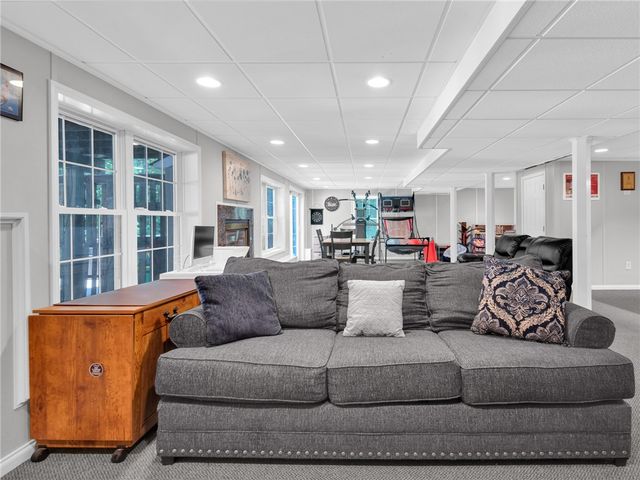 5 WEYMOUTH Lane, Coventry, RI 02816