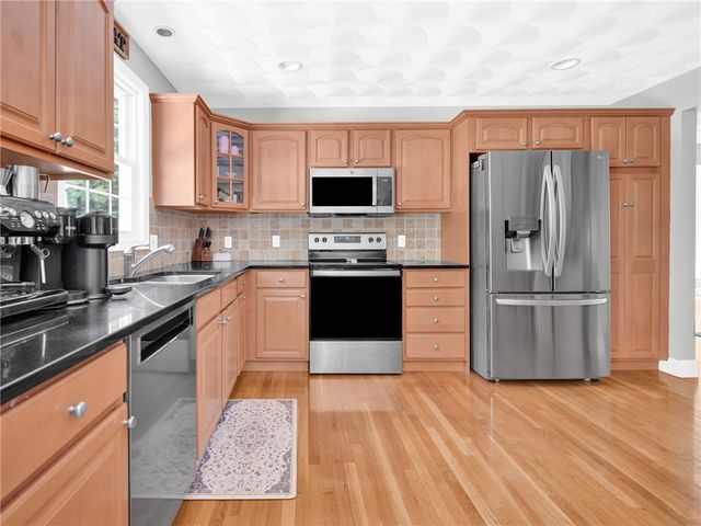 5 WEYMOUTH Lane, Coventry, RI 02816