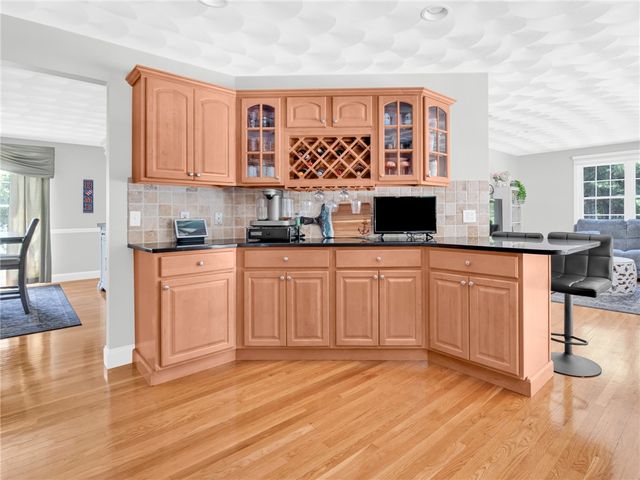 5 WEYMOUTH Lane, Coventry, RI 02816