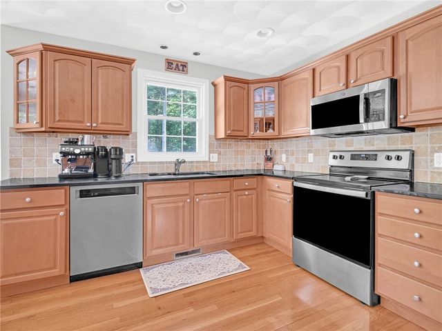 5 WEYMOUTH Lane, Coventry, RI 02816