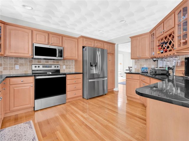 5 WEYMOUTH Lane, Coventry, RI 02816